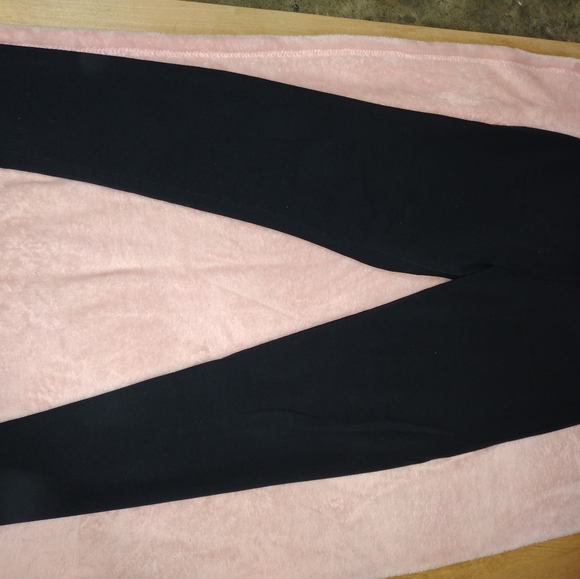 4 pairs of Aero leggings - Picture 2 of 3